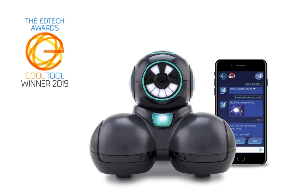 dtech Digest Award 2019의 COOL TOOL 부문에 위너로 선정된 코딩로봇 큐와 큐앱